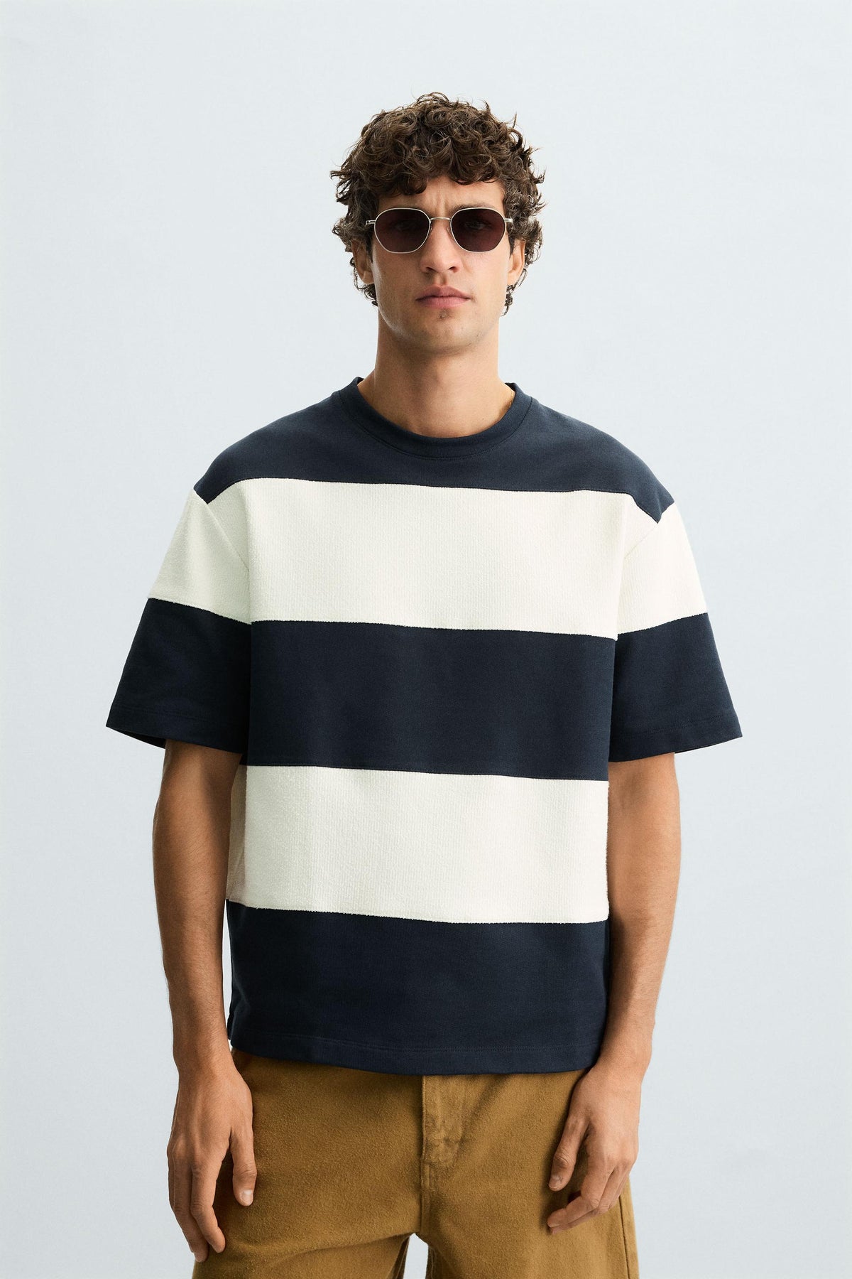 CONTRAST STRIPED SWEATSHIRT - Image 2