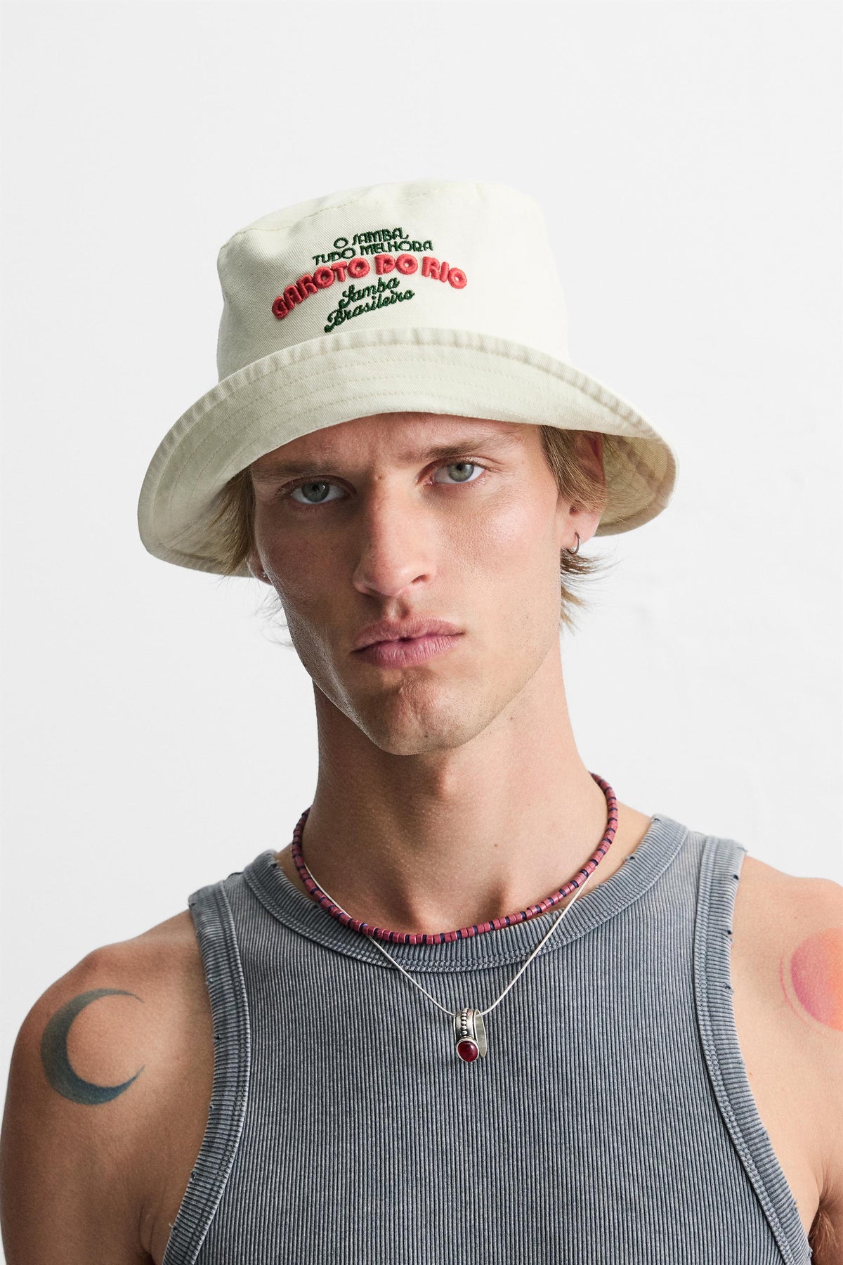 CONTRAST EMBROIDERY BUCKET HAT - Image 1
