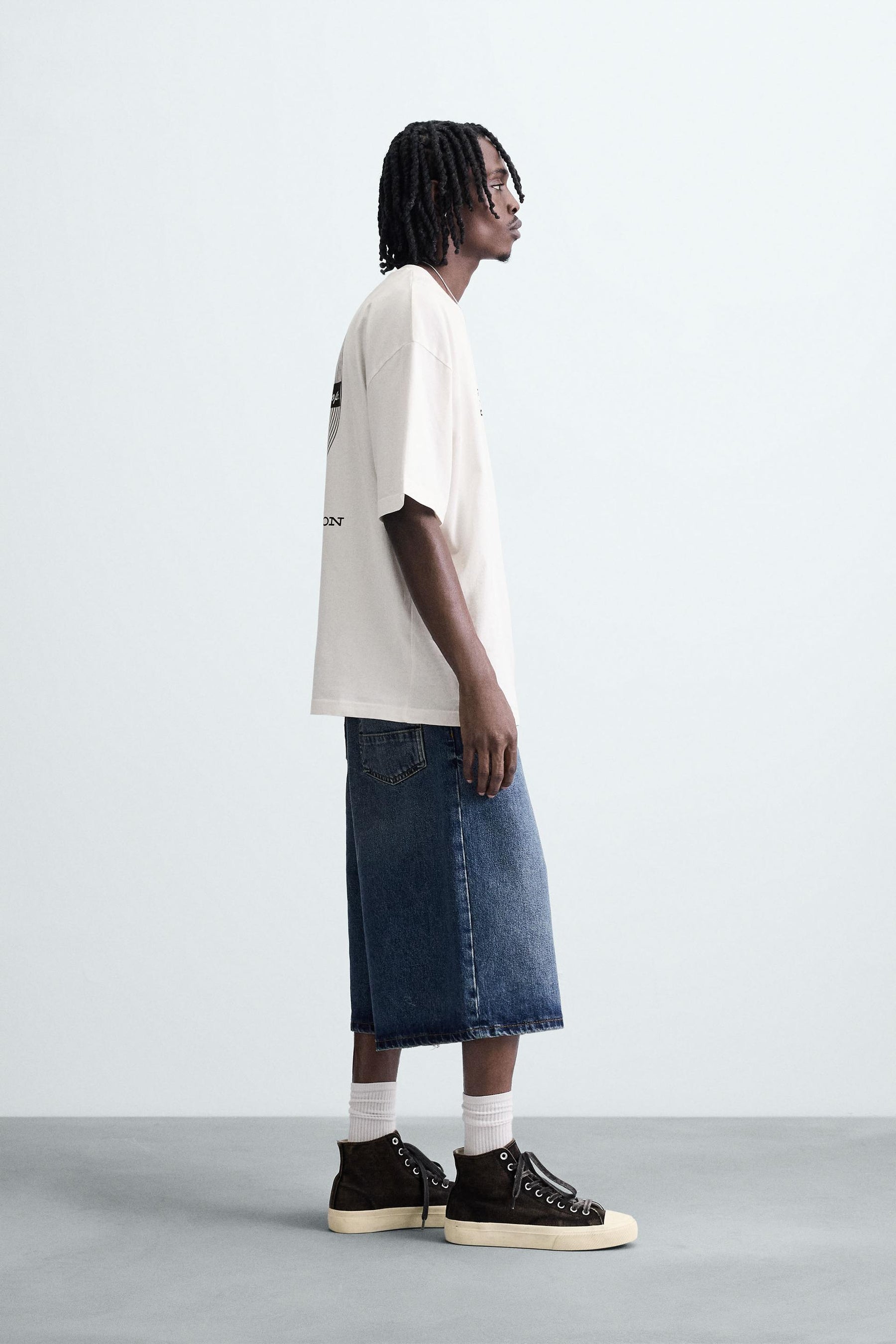 PRINTED GRAPHIC T-SHIRT - Image 4