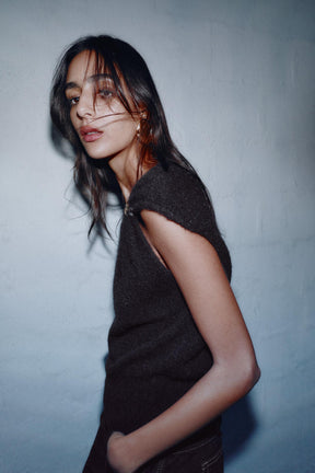 SLEEVELESS KNIT JUMPER WITH BROOCH - Image 5