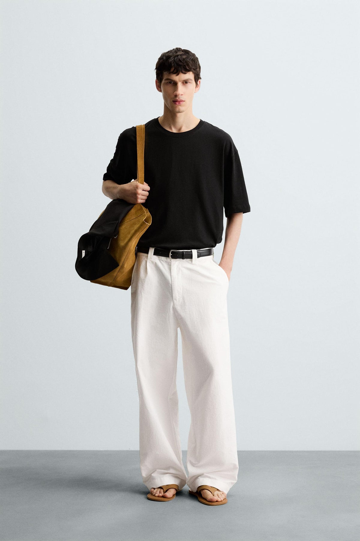 CONTRAST EMBROIDERY T-SHIRT - Image 1