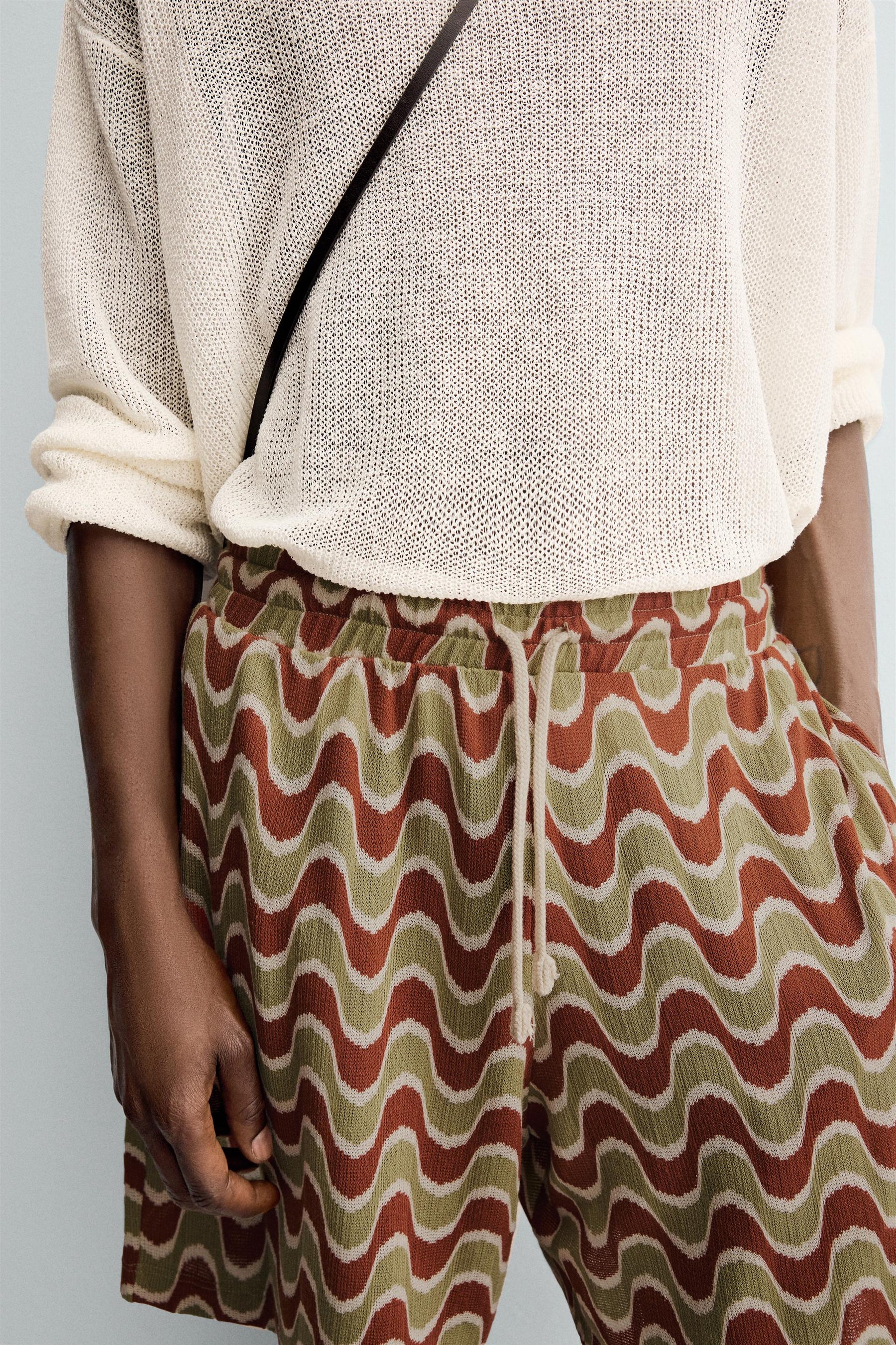 GEOMETRIC JACQUARD BERMUDA SHORTS - Image 6