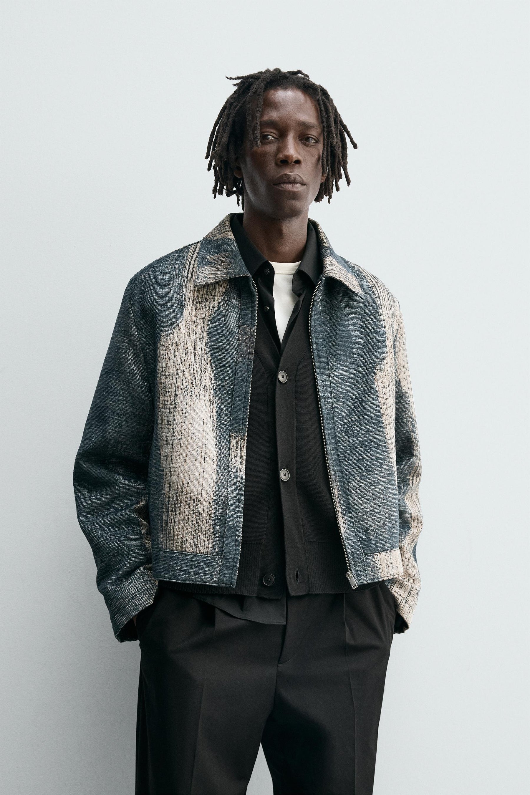 ABSTRACT JACQUARD JACKET - Image 2