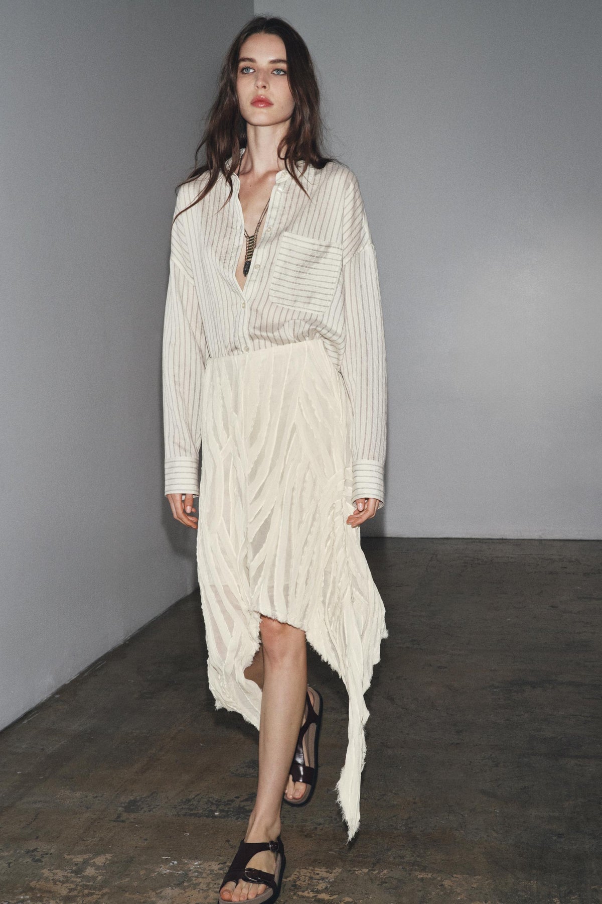 ASYMMETRIC PLEATED SKIRT