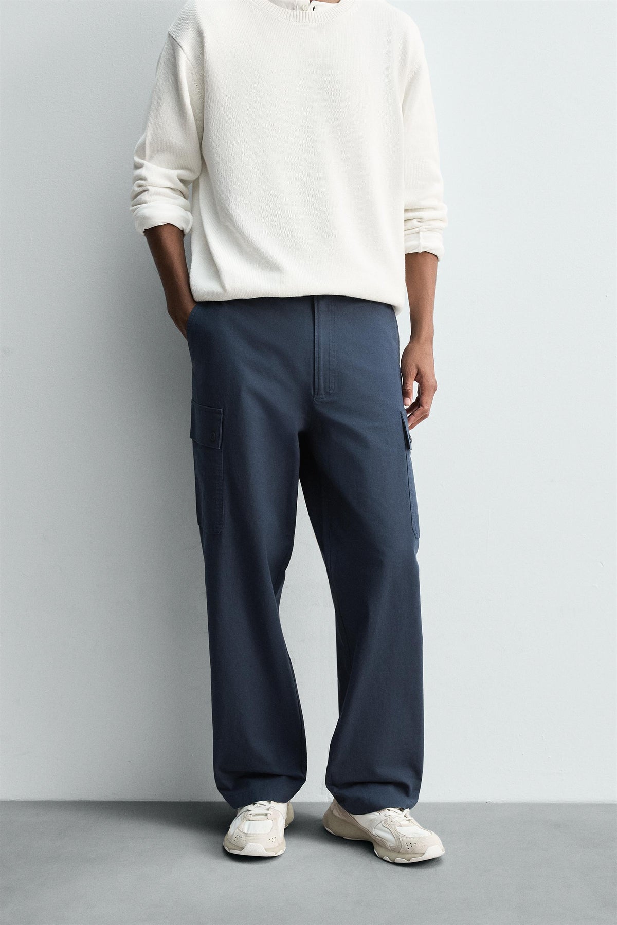 REGULAR FIT CARGO TROUSERS - Image 2