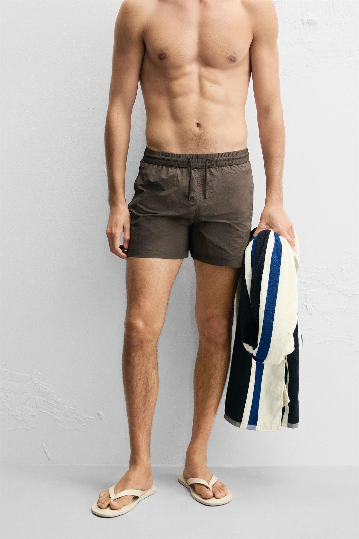 BASIC MID-LENGTH SWIMMING TRUNKS - Image 2